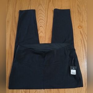 Avenue Leisure NWT Black Leggings. Size 14/16. Wide Waistband.